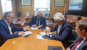 Granadilla y Santa Cruz de Tenerife formalizan el traspaso efectivo de concesiones de Costas