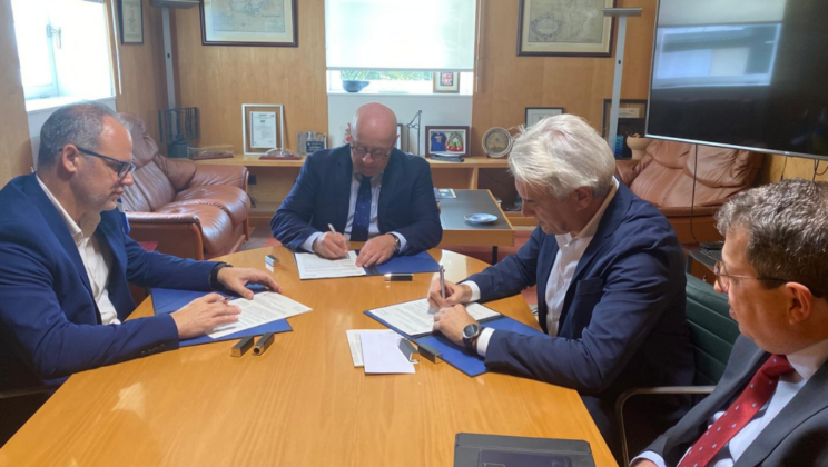 Granadilla y Santa Cruz de Tenerife formalizan el traspaso efectivo de concesiones de Costas