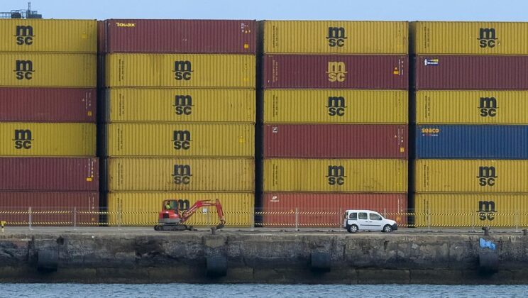 Dos muelles en obras para renovar la terminal de contenedores de Las Palmas