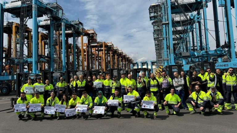 Un 95% de seguimiento del paro en los puertos españoles por el peligro de fuga del tráfico marítimo fuera de la UE