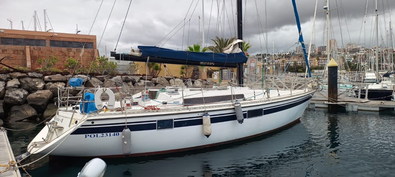 barco en un muelle