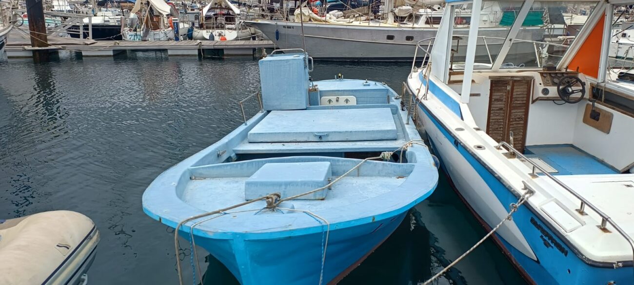 barco en un muelle