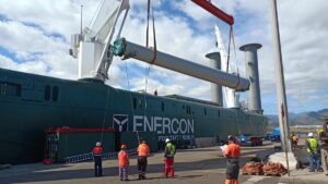 La ampliación del muelle de Arinaga facilita la descarga de aerogeneradores