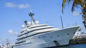 El yate del jeque Abdulah de 450 millones de dólares, en el Puerto de Las Palmas