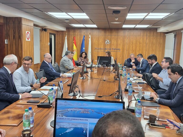 El 25% de los negocios del Muelle Deportivo de Las Palmas ya han solicitado concesiones de dominio público