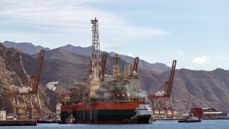El ‘GTA FPSO’ abandona el puerto de Santa Cruz de Tenerife tras tres meses de trabajos de mantenimiento