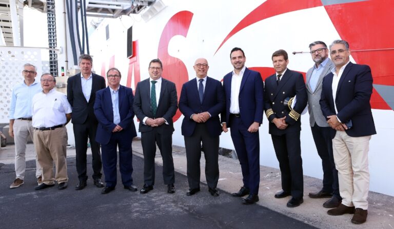 Puertos de Tenerife y Armas Trasmediterránea reducen la emisión de ruido y dióxido de carbono a la atmósfera