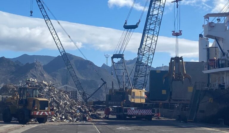 El Puerto de Santa Cruz de Tenerife saca de la isla 73.000 toneladas de chatarra