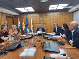 El Puerto de Las Palmas crea una comisión para velar por los marineros
