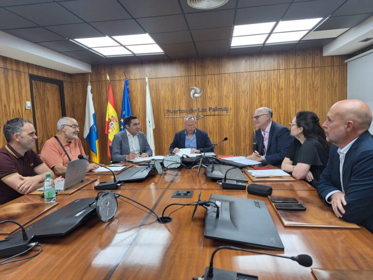 El Puerto de Las Palmas crea una comisión para velar por los marineros
