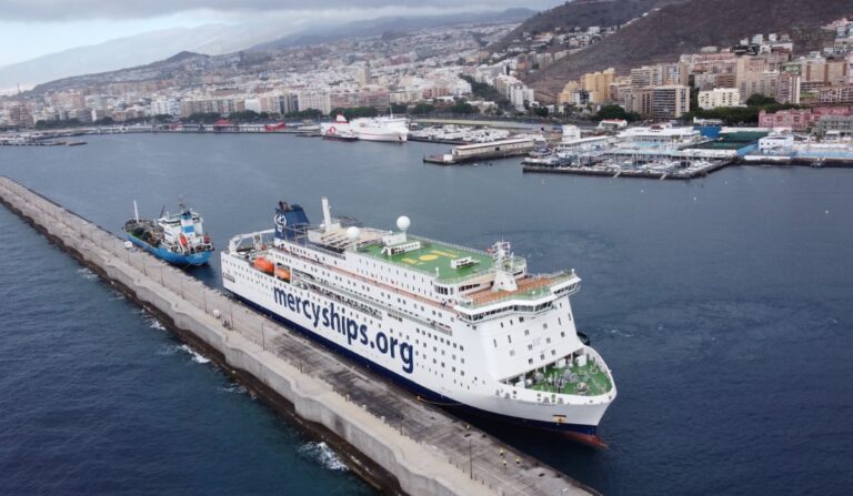 ‘Global Mercy’, el buque hospital más grande del mundo, atraca en Santa Cruz de Tenerife