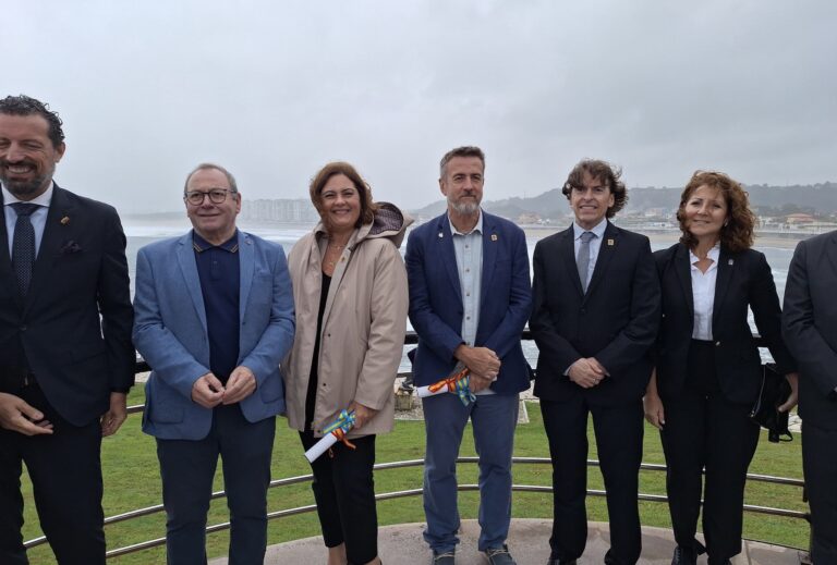 La Asociación de Amigos del Museo de Anclas Philippe Cousteau premia a Puertos de Las Palmas por su compromiso con el medioambiente