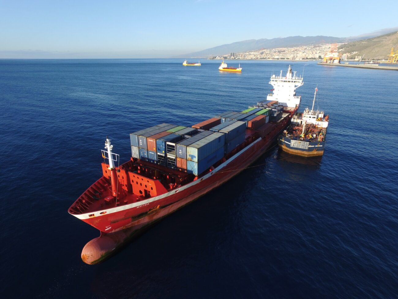 suministro buque avituallamiento combustible Santa Cruz