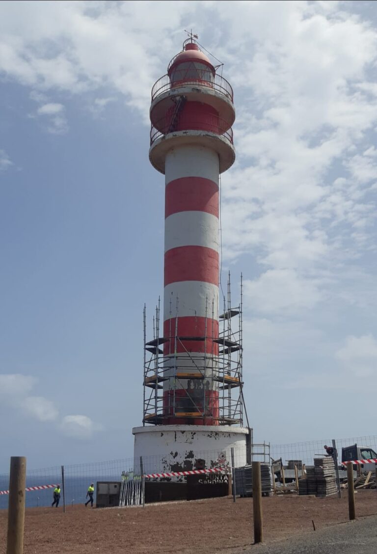 Comienzan los trabajos para reparar Punta Sardina, el icónico faro de Gáldar