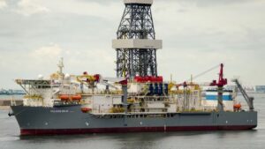 Una estructura se une al Puerto de Las Palmas: llega una nueva plataforma de perforación (y quiere quedarse por un tiempo)
