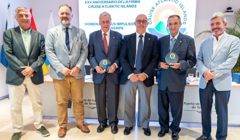 Puertos de Tenerife homenajea a los dos impulsores de Cruise Atlantic Islands en Tenerife