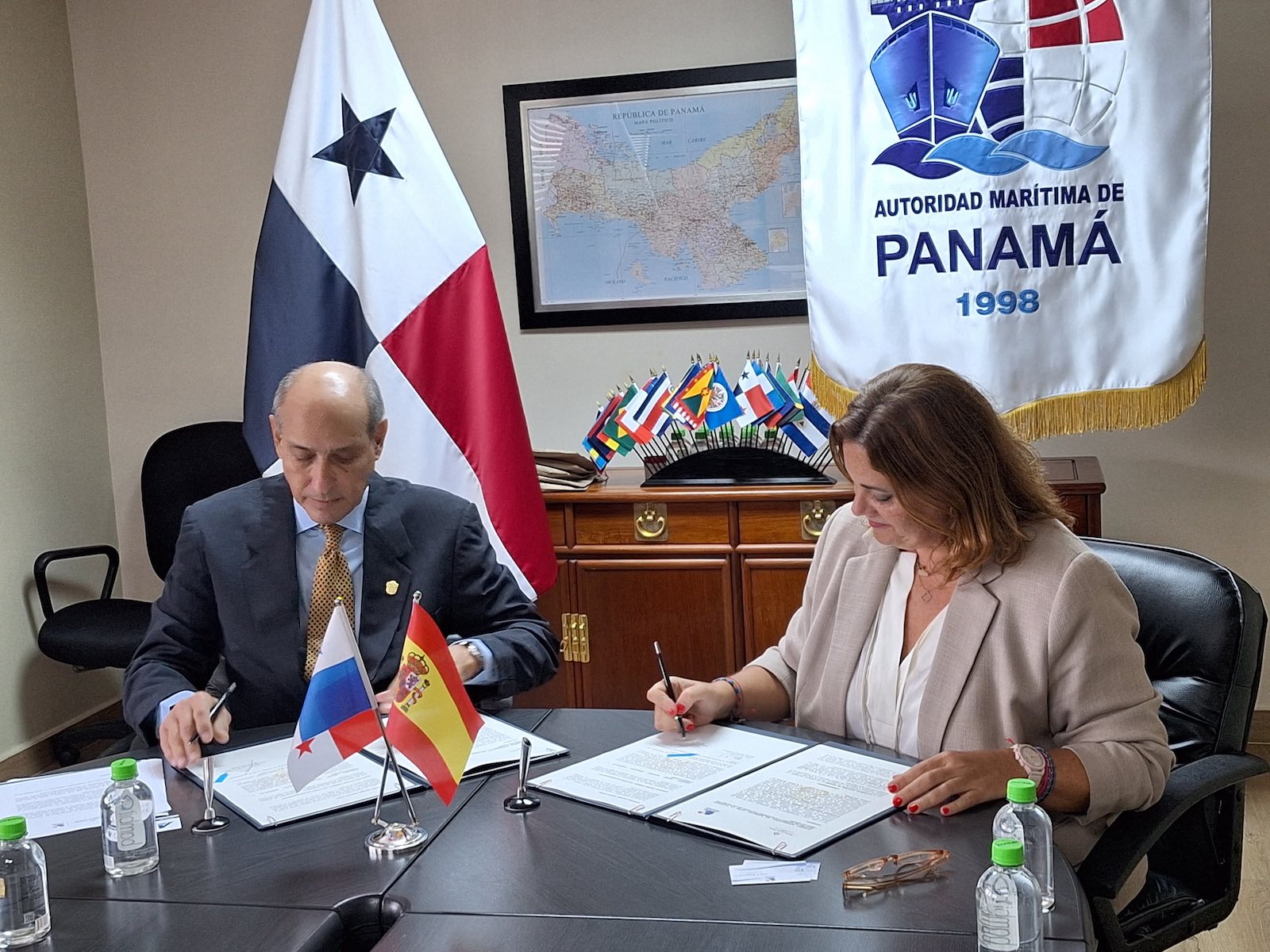panama y las palmas firma acuerdo