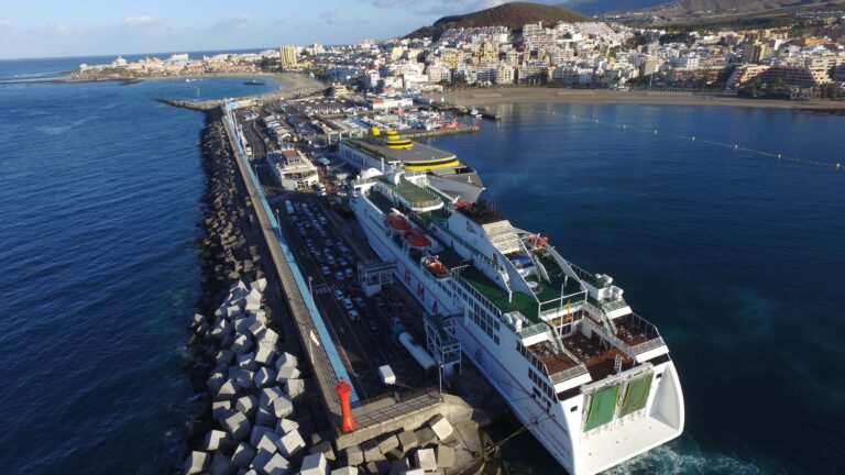 El Puerto de Los Cristianos consigue dar un paso más hacia la eficiencia energética