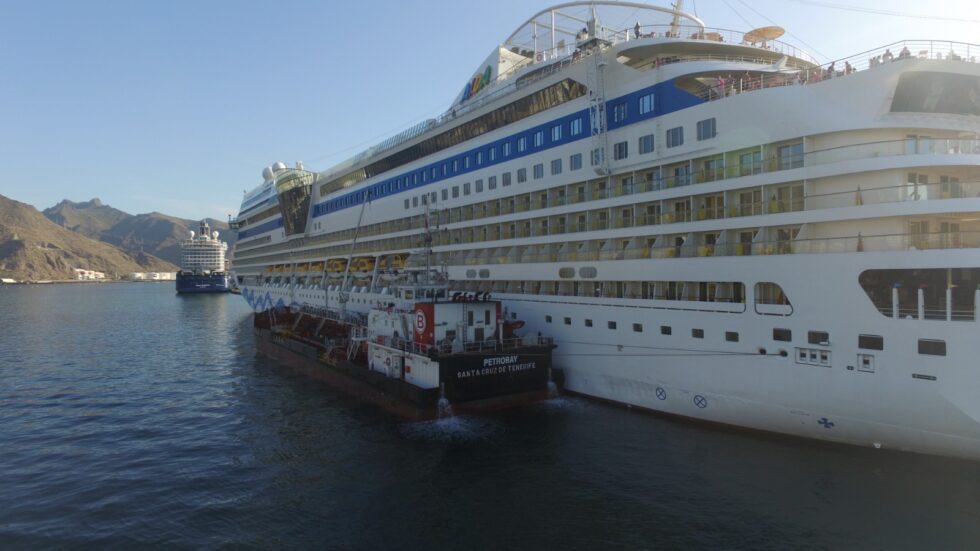 avituallamiento combustible crucero tenerife