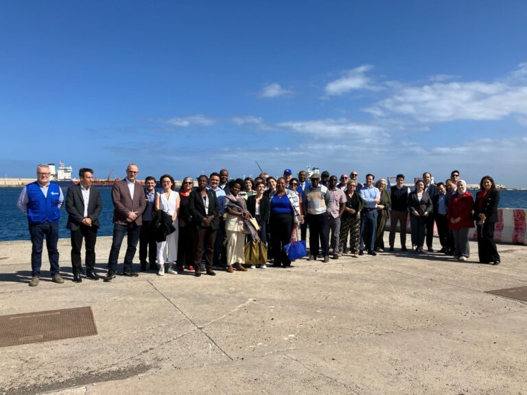 Una delegación de altos cargos internacionales visita el Puerto de Las Palmas y el Programa Mundial de Alimentos
