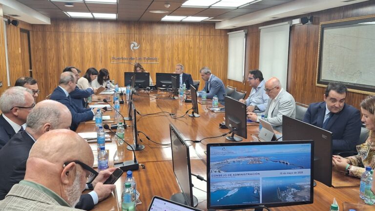 La Autoridad Portuaria de Las Palmas instala un sistema radar pionero en España para detectar vertidos de hidrocarburos