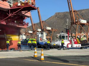 Reactivación de la plataforma Floatel Reliance en el Puerto de Tenerife antes de su partida hacia Brasil