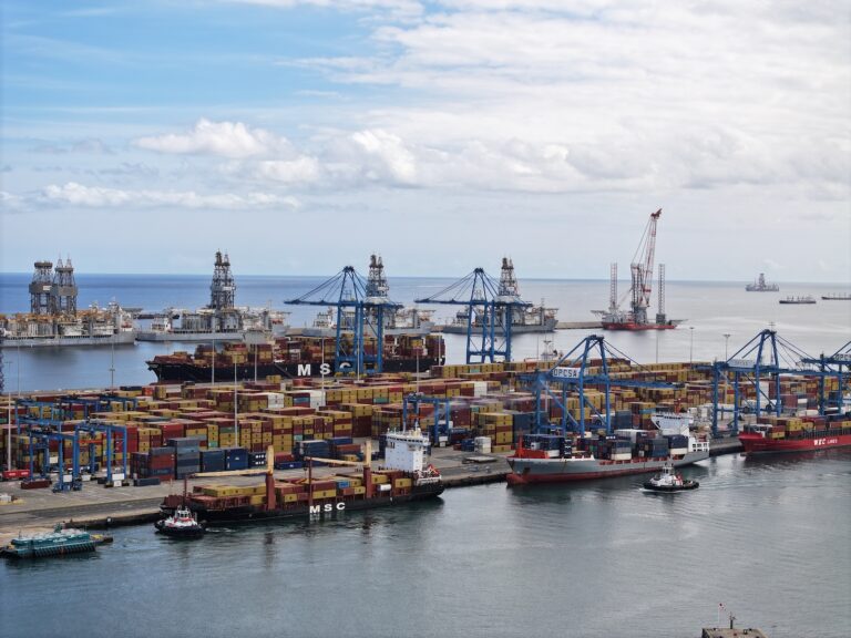 Acuerdo entre terminales portuarias y Asemtra para optimizar la operativa de mercancías en el Puerto de Las Palmas