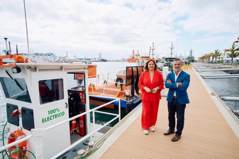 El Puerto de Las Palmas presenta su primera embarcación 100% eléctrica y la más potente de España en succión de residuos