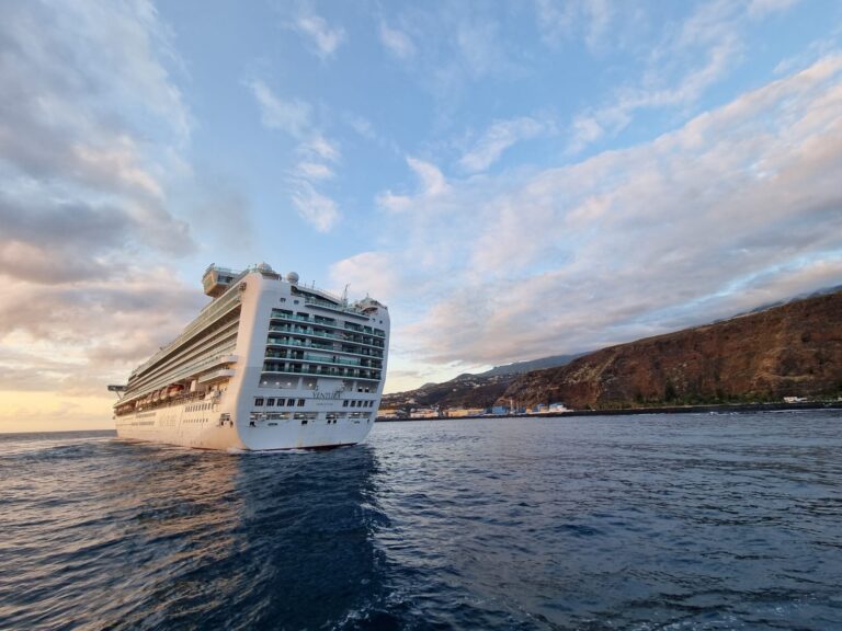 Santa Cruz de La Palma inaugura la temporada de cruceros 2025-2026 en Canarias