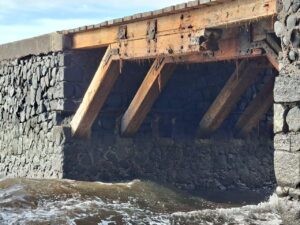 Puertos de Tenerife cierra el acceso a los muelles carboneros por daños estructurales