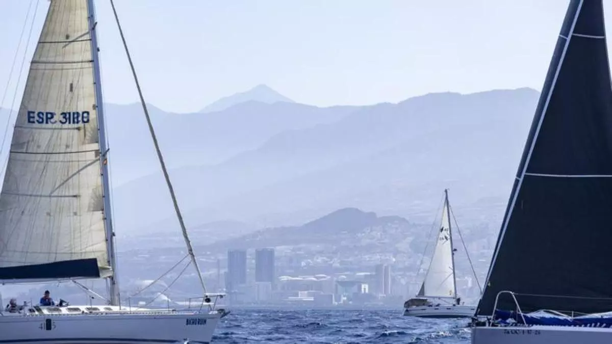 El puerto de Santa Cruz de Tenerife, salida de la XXIV Regata Internacional Canarias-Madeira